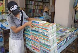 Sách giáo khoa cũ cho năm học mới ảnh 1